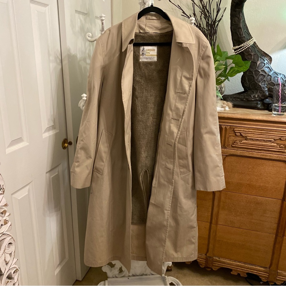 London Fog Tan Trench Coat w/ Zip Out Lining